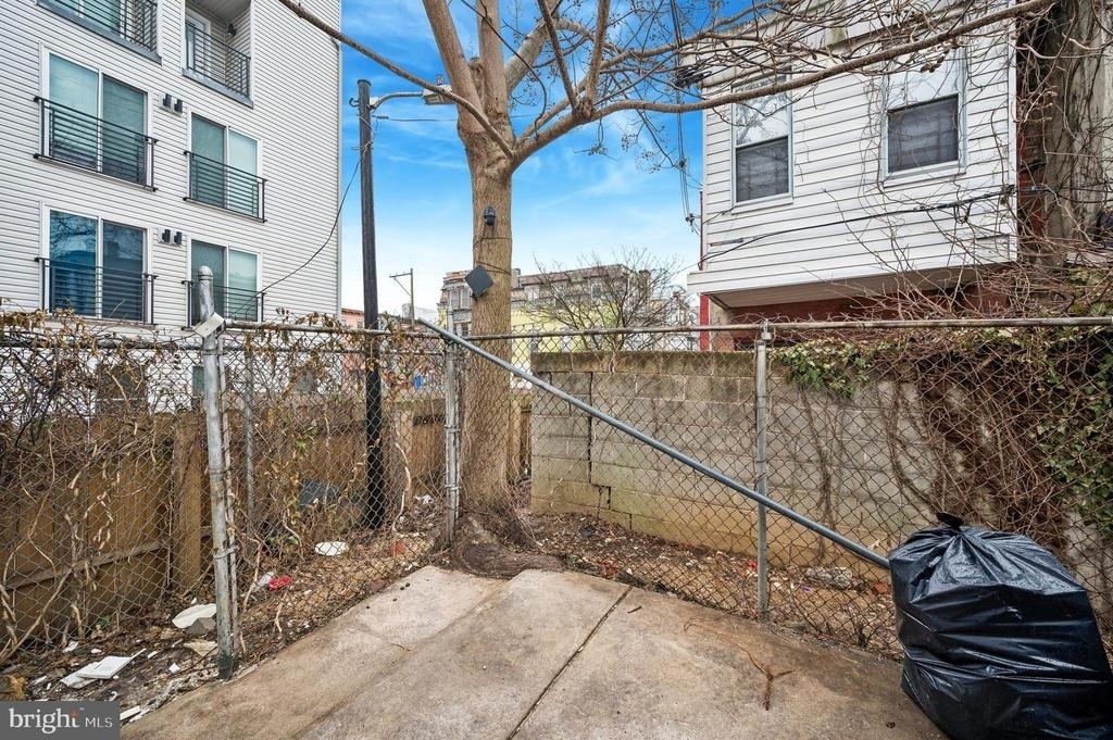 1702 N Stillman Street - Photo 12