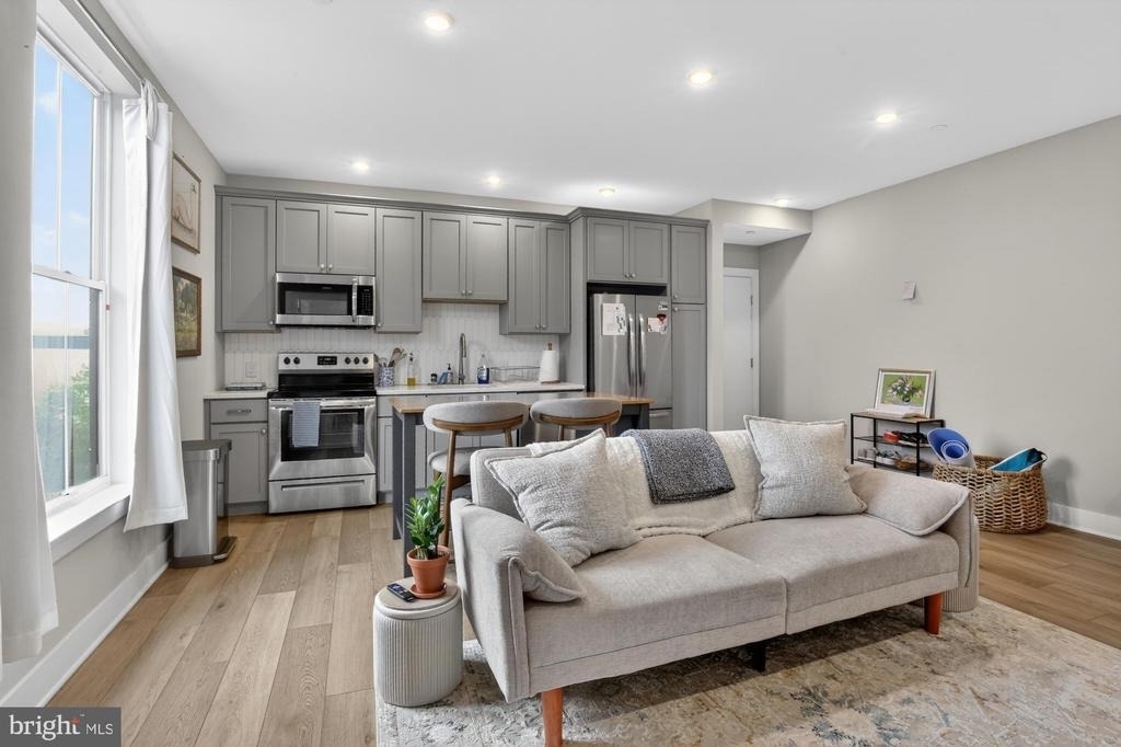 6712 Ridge Avenue - Photo 3