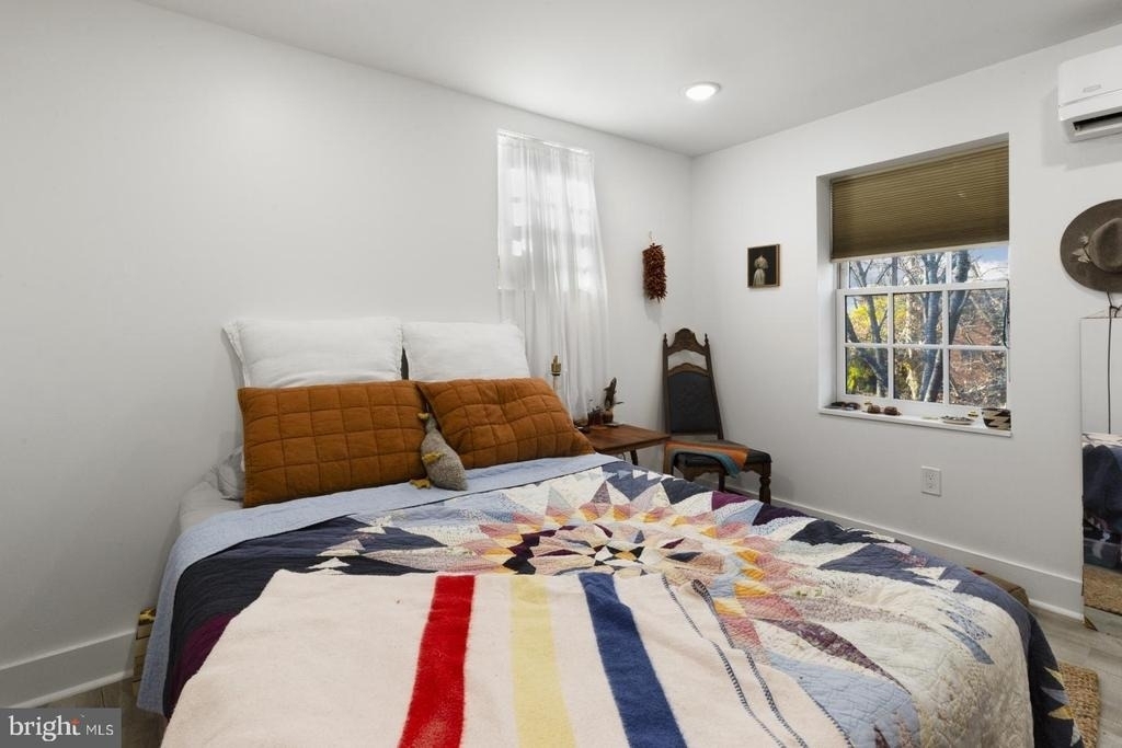 212 Catharine Street - Photo 13