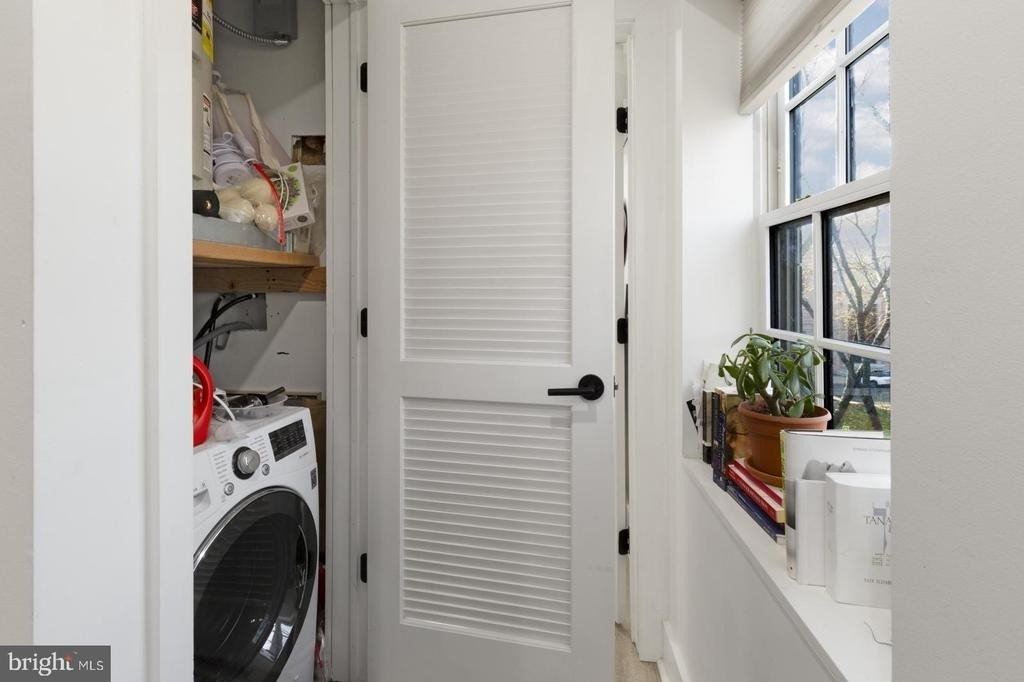212 Catharine Street - Photo 10