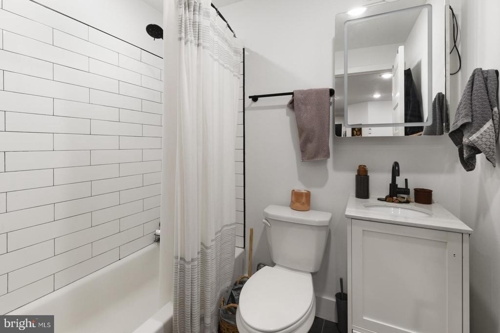 212 Catharine Street - Photo 9