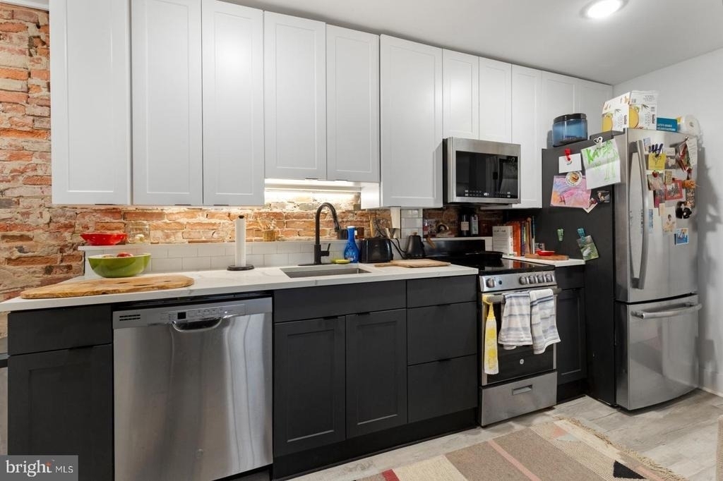 212 Catharine Street - Photo 4