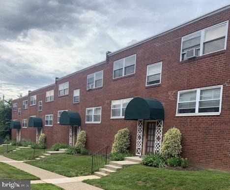 901 E Pleasant Avenue - Photo 0