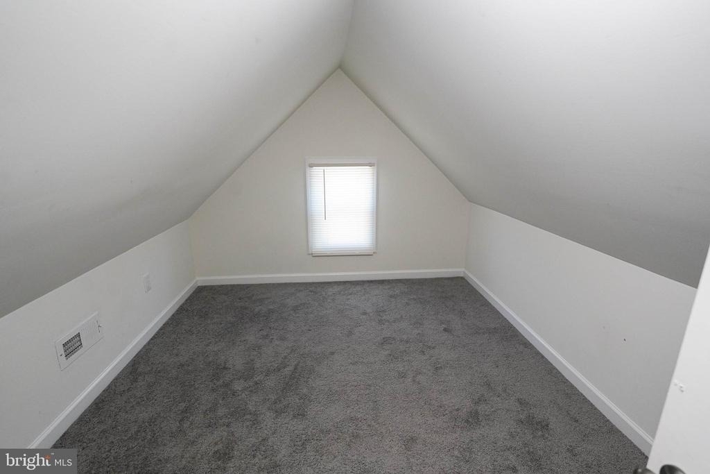 231 Newton Street - Photo 10