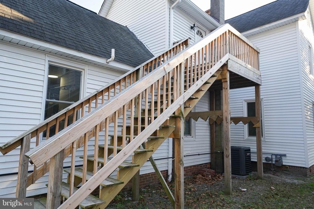 231 Newton Street - Photo 2