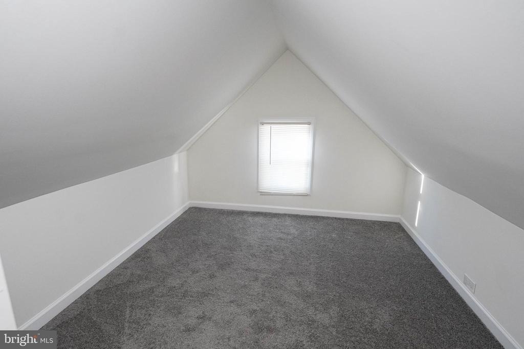 231 Newton Street - Photo 8