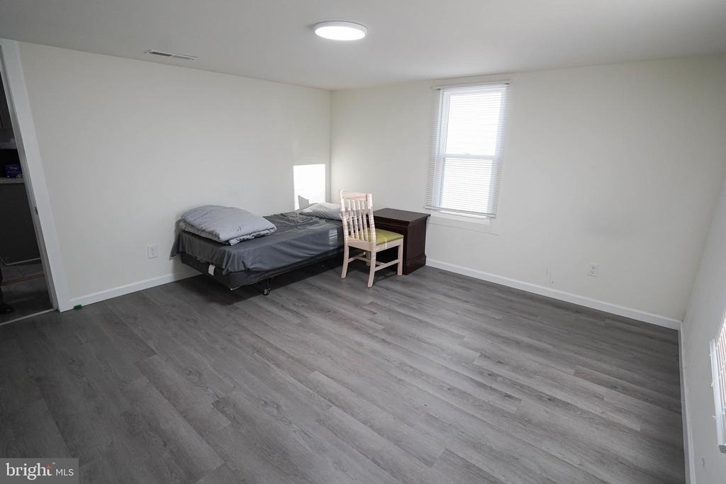 231 Newton Street - Photo 14