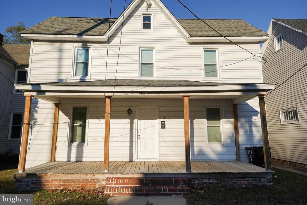 231 Newton Street - Photo 0