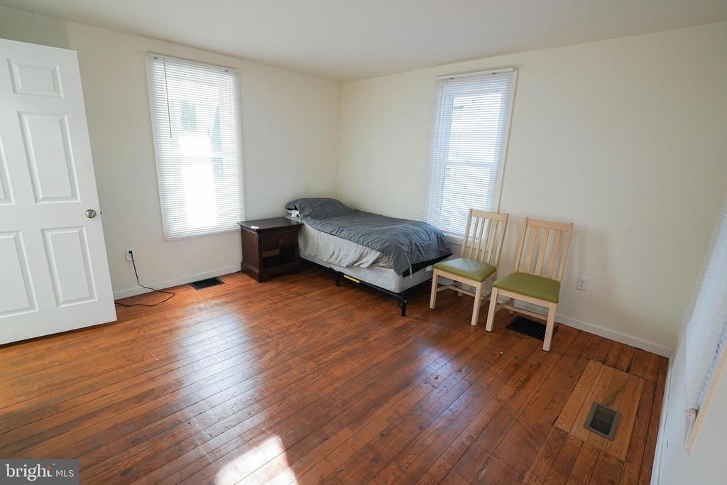 231 Newton Street - Photo 9