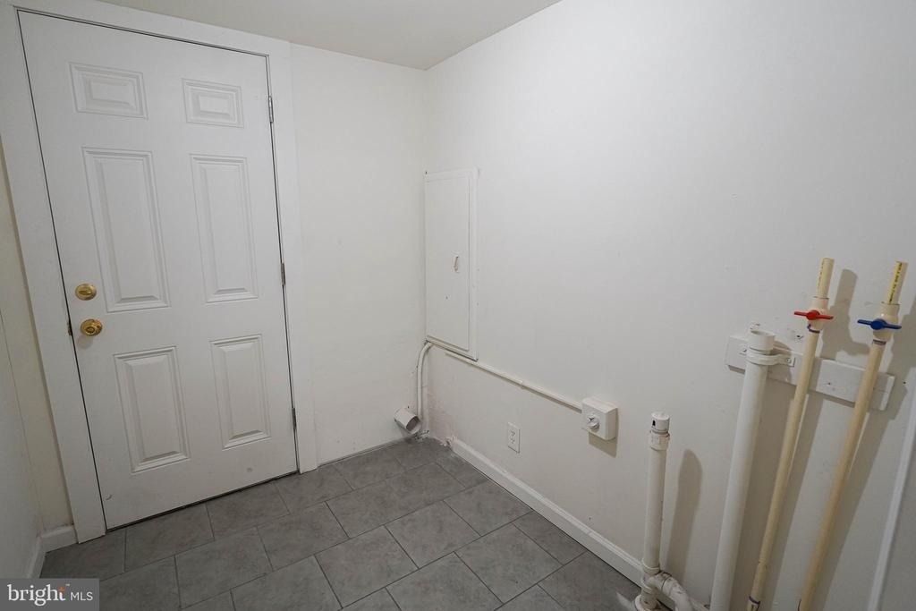 231 Newton Street - Photo 24