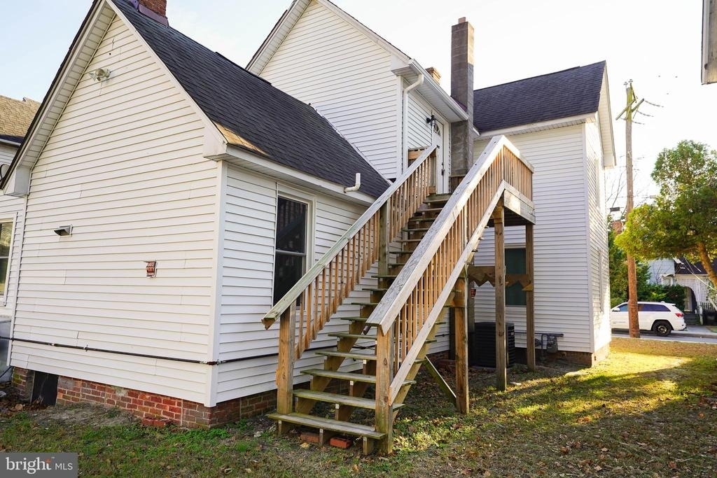 231 Newton Street - Photo 5