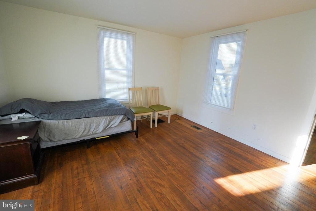 231 Newton Street - Photo 10