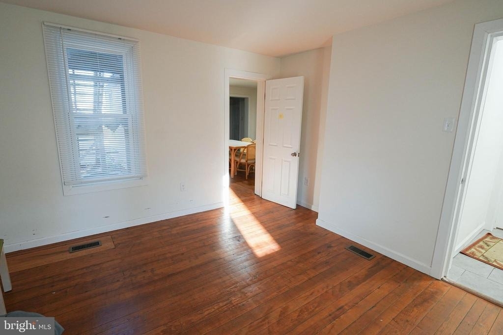 231 Newton Street - Photo 11