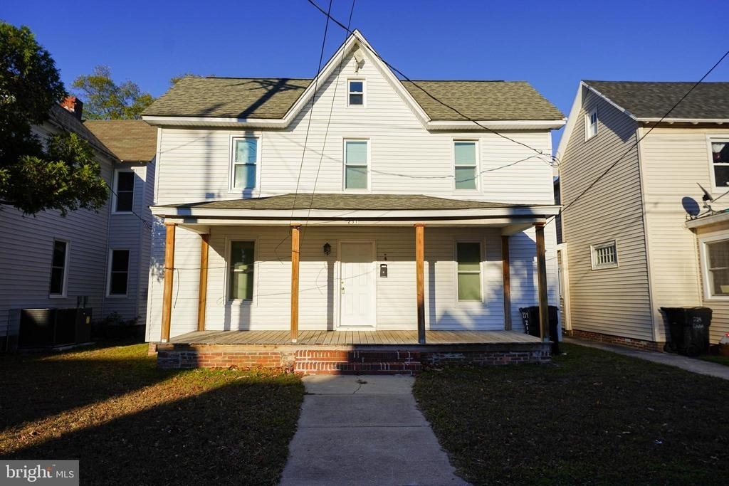 231 Newton Street - Photo 1