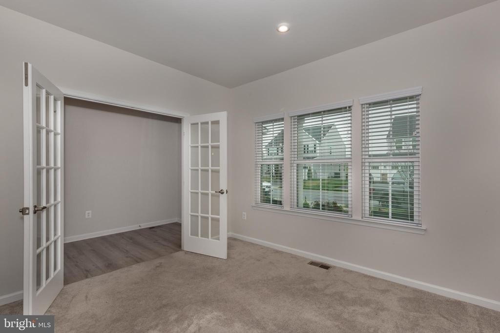 112 Sherman Way - Photo 6