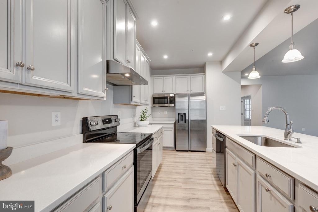 112 Sherman Way - Photo 16