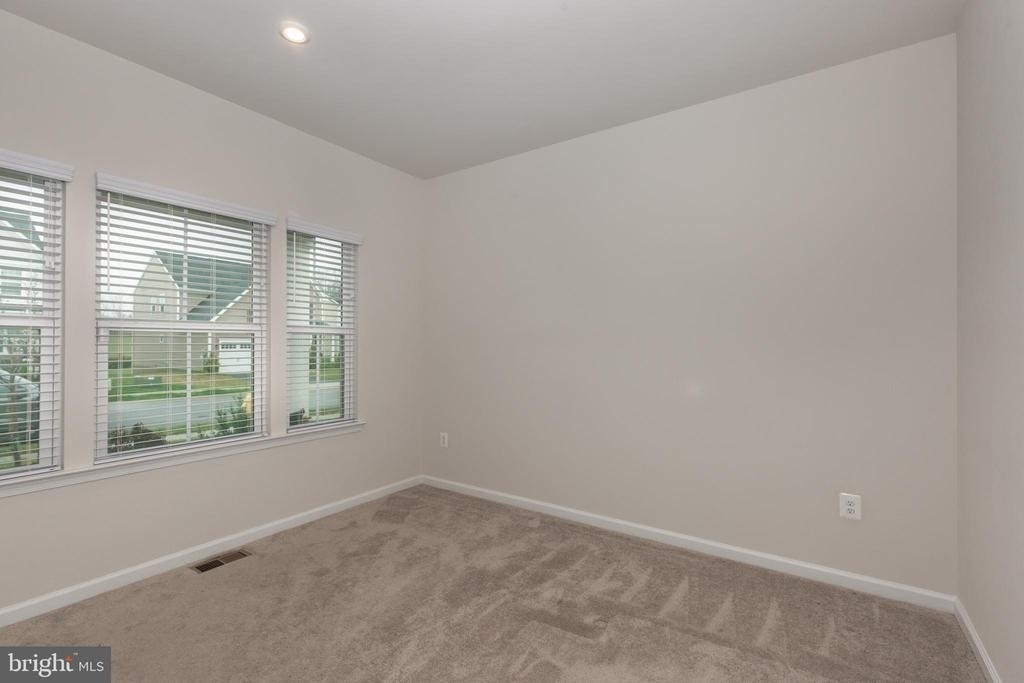 112 Sherman Way - Photo 5