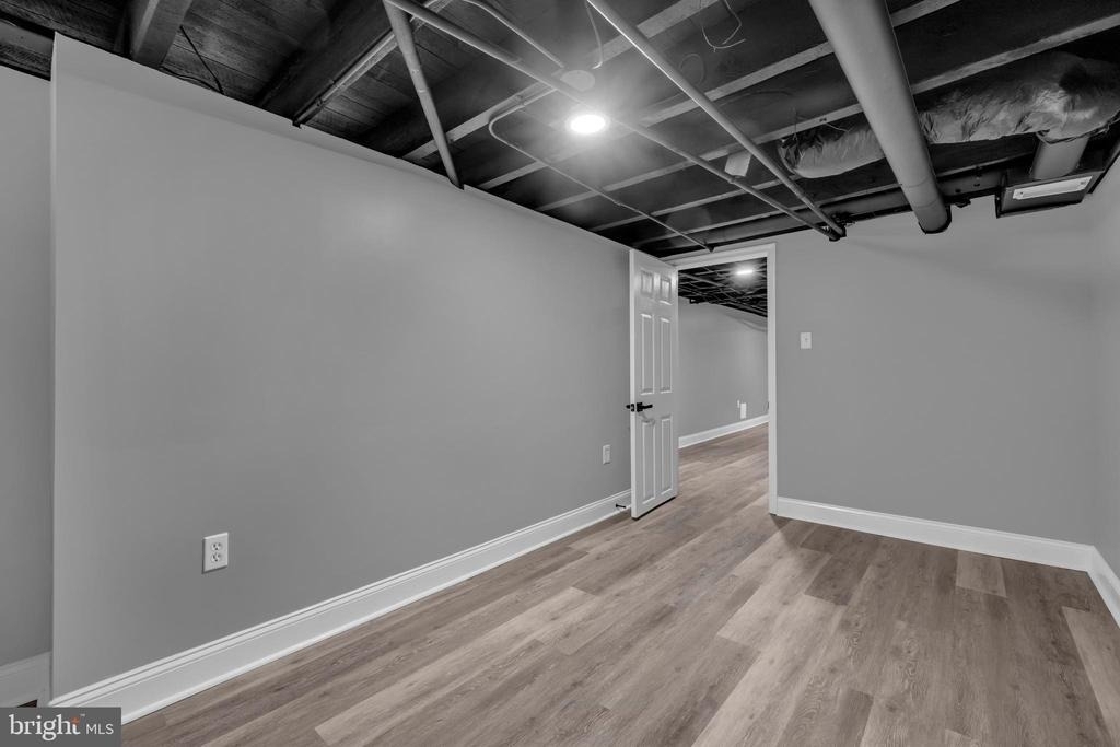 1725 Hollins Street - Photo 2