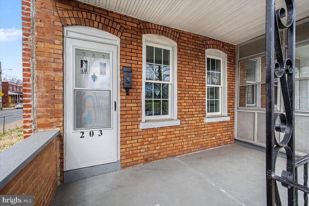 203 N Dupont Street - Photo 2