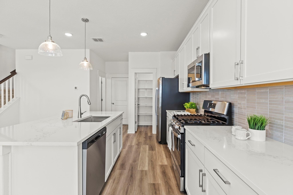 108 Hartson Dr - Photo 0