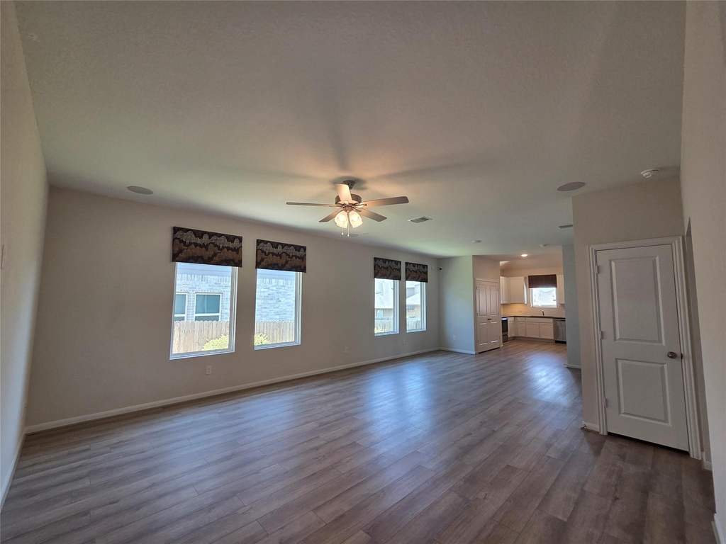 8902 Grand Western - Photo 12