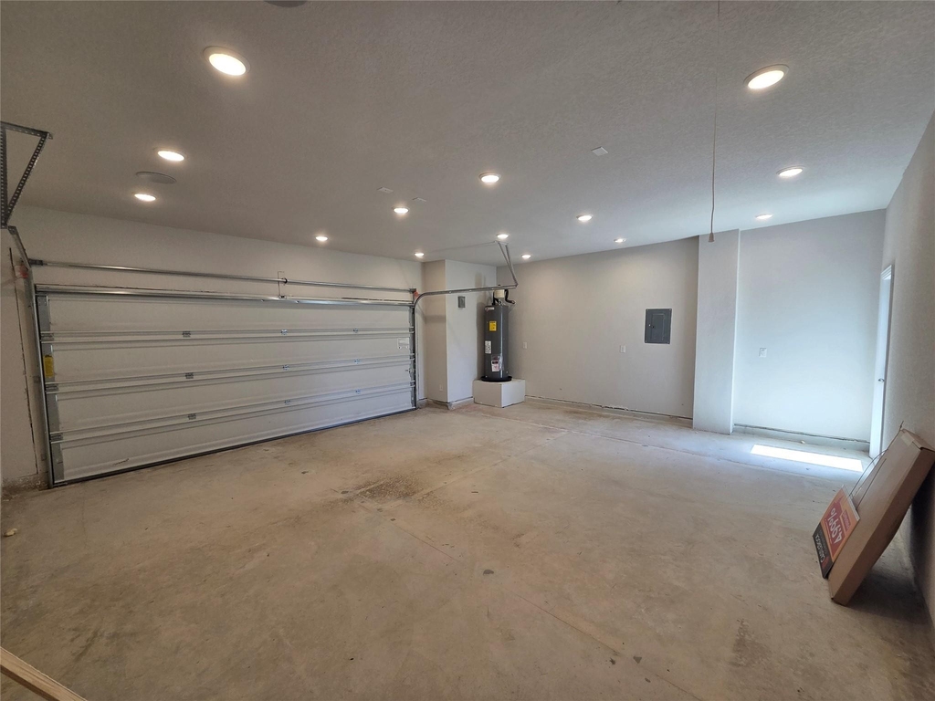 8902 Grand Western - Photo 31