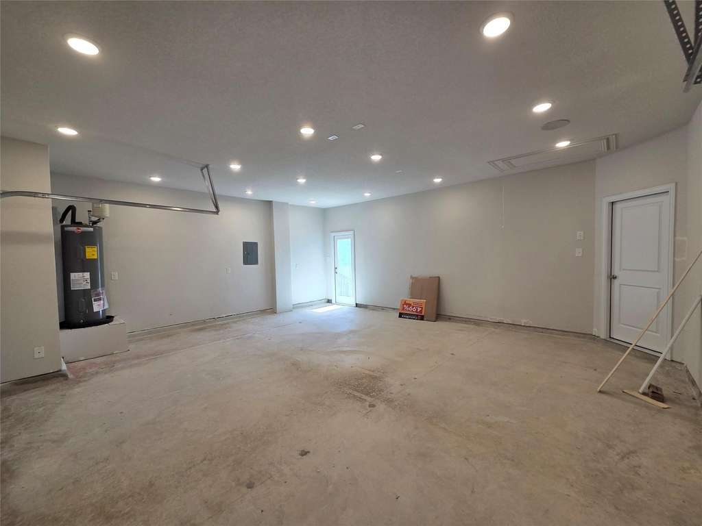 8902 Grand Western - Photo 32