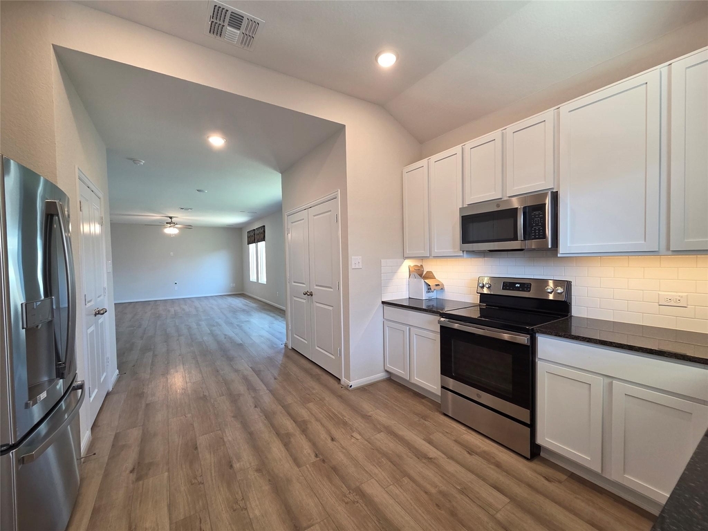 8902 Grand Western - Photo 19