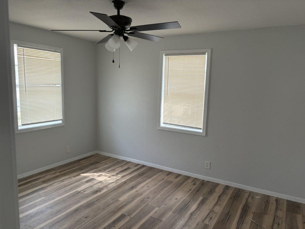 606 W 4th St - Photo 5