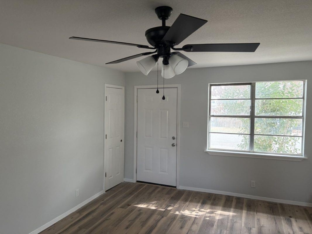 606 W 4th St - Photo 1