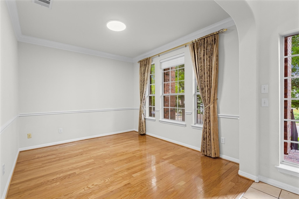 10700 Pointe View Dr - Photo 6