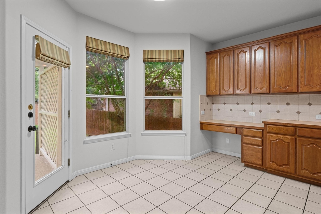 10700 Pointe View Dr - Photo 12