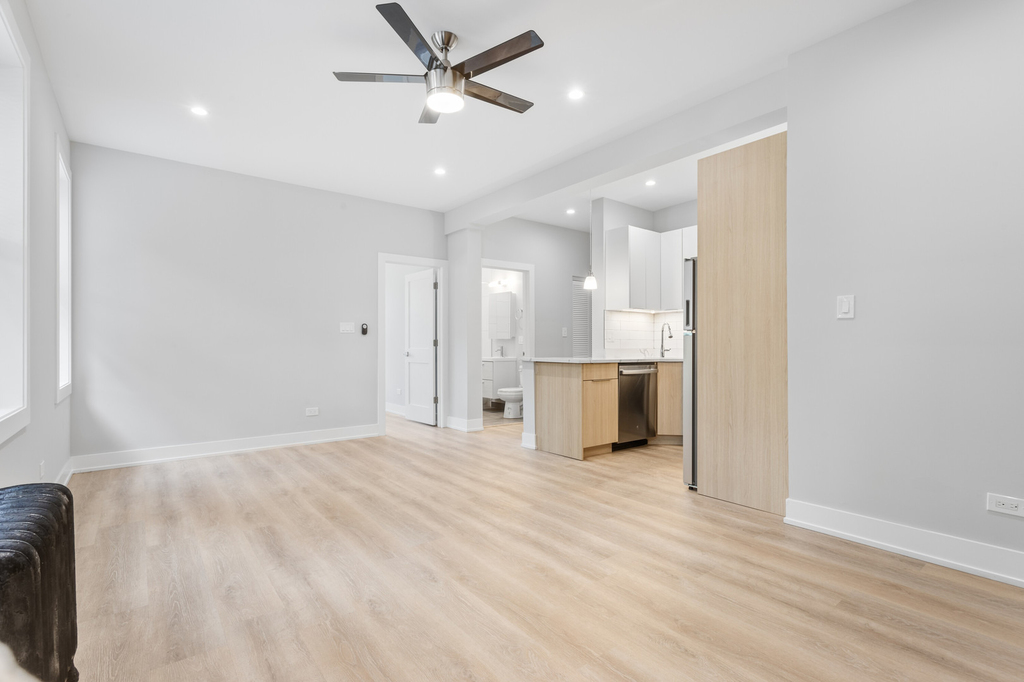 7501 N Eastlake Terrace - Photo 3