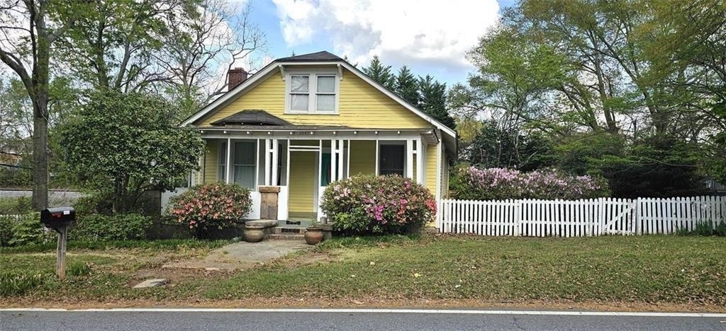 1047 Ridge Avenue - Photo 2