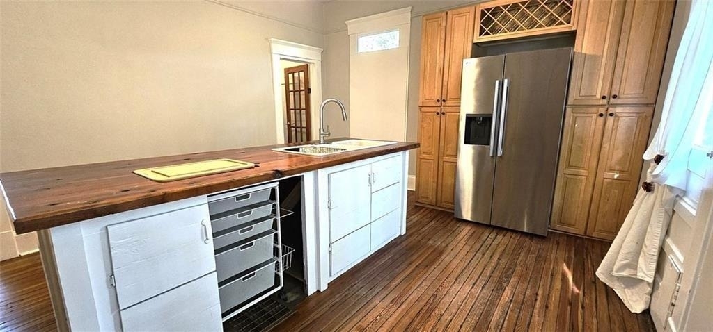 1047 Ridge Avenue - Photo 4
