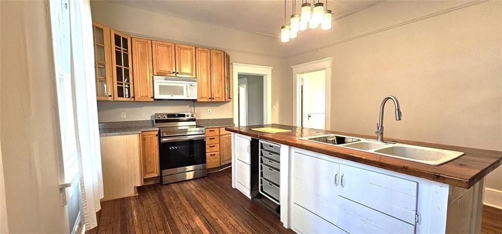 1047 Ridge Avenue - Photo 3