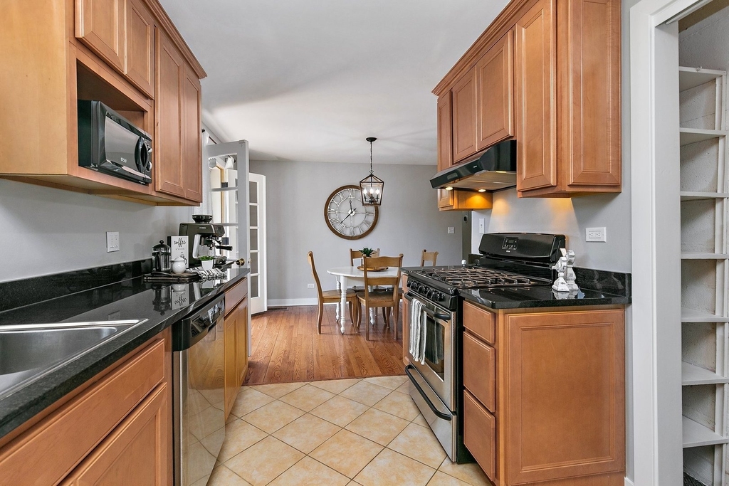 1037 N Harrison Street - Photo 8