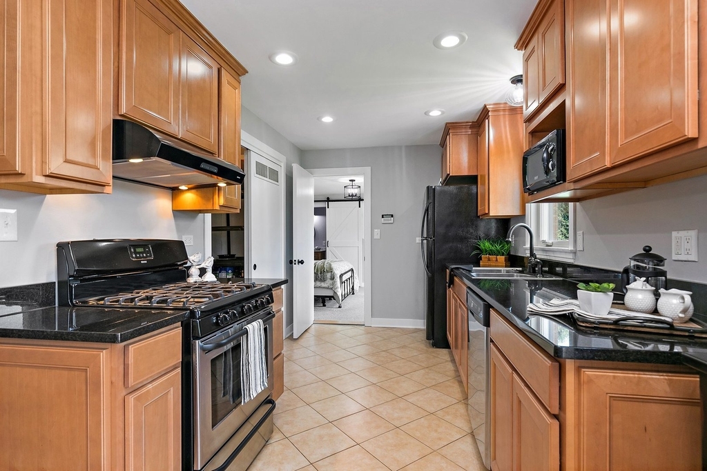 1037 N Harrison Street - Photo 6