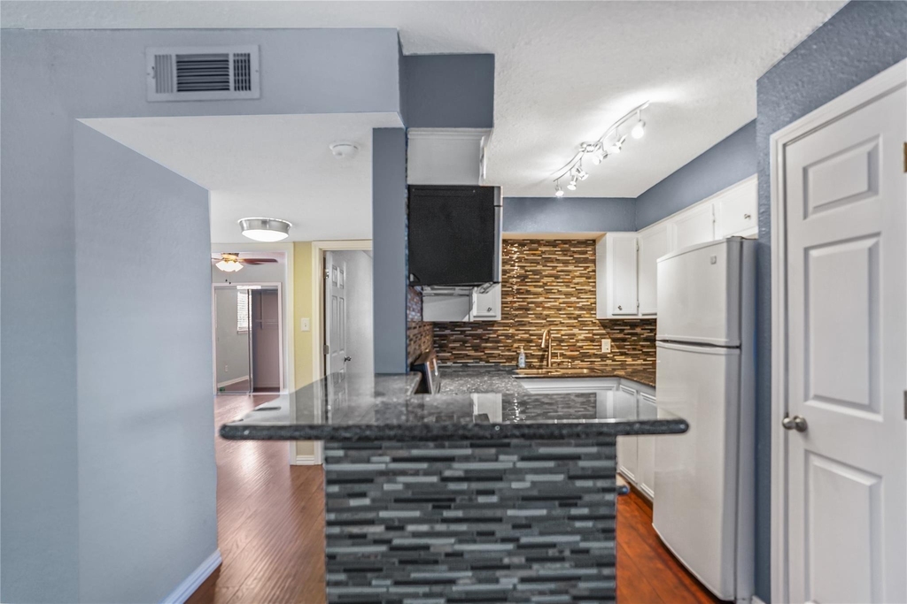 419 Marshall Street - Photo 3