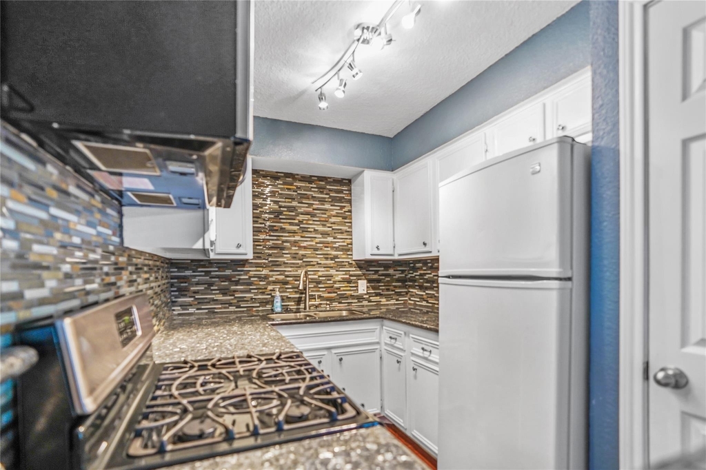 419 Marshall Street - Photo 5