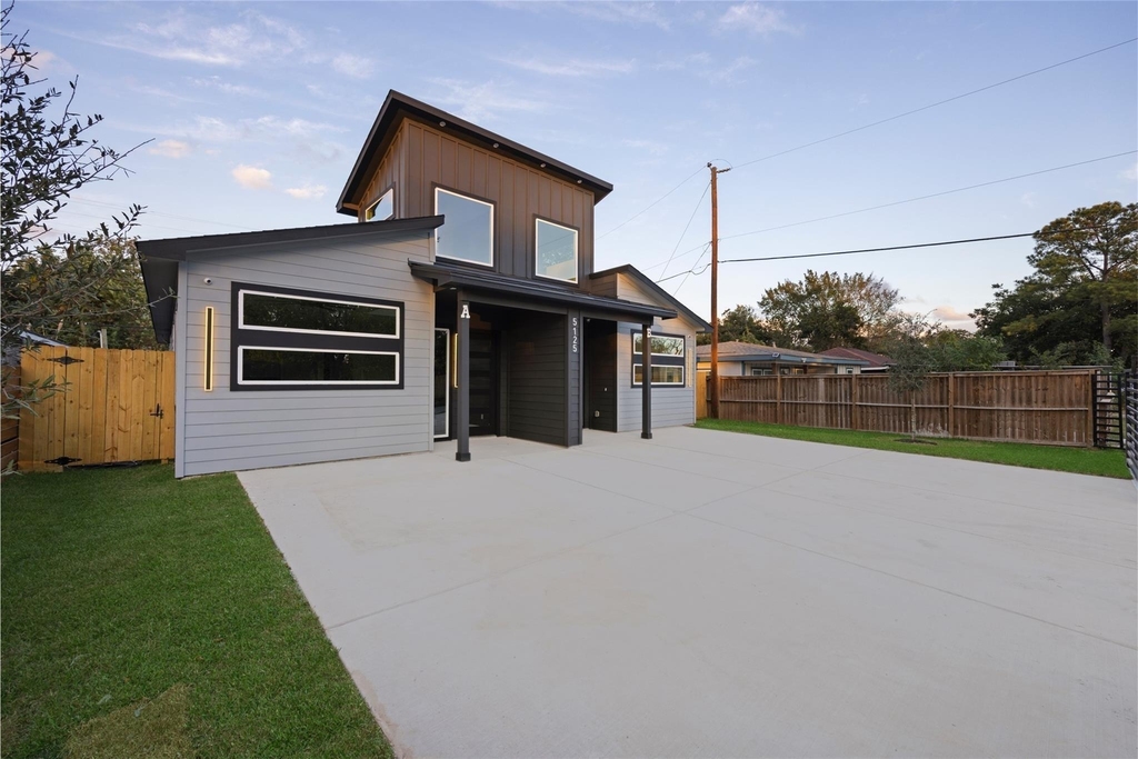 5125 Doolittle Boulevard - Photo 0