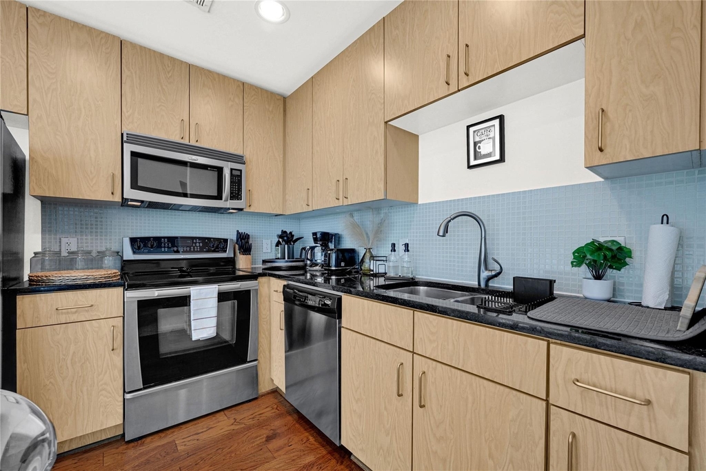 5925 Almeda Road - Photo 19