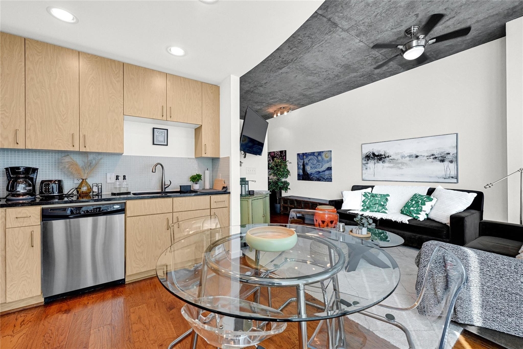 5925 Almeda Road - Photo 33