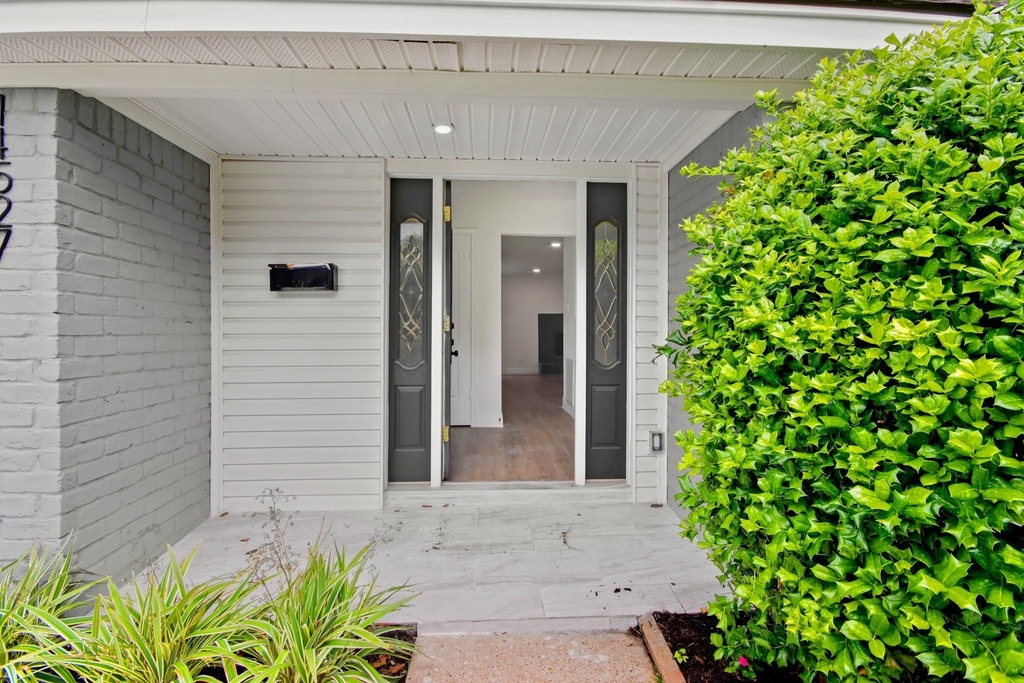 14527 Duncannon Drive - Photo 3