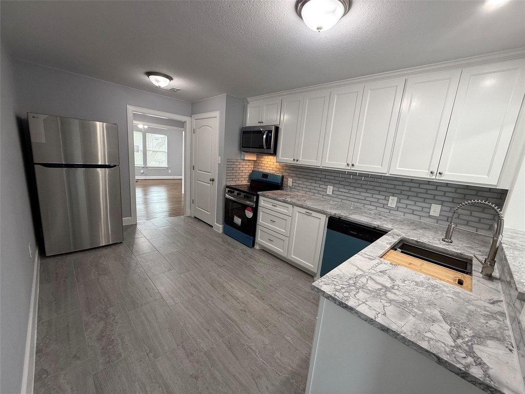 1146 Majestic Street - Photo 3