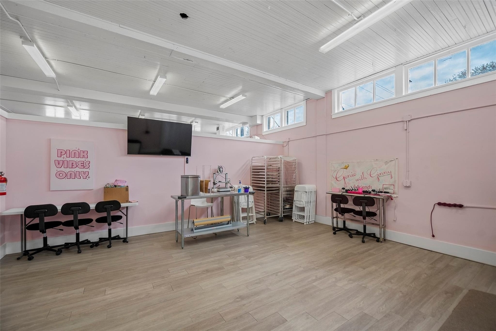 1801 Avenue L - Photo 5