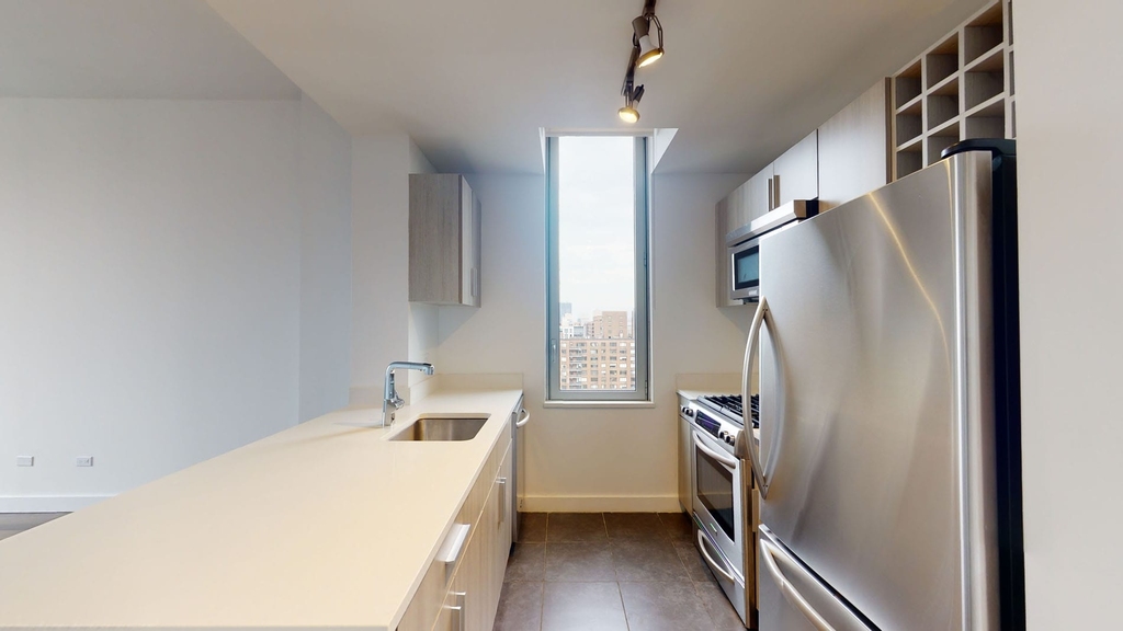 801 Amsterdam Ave - Photo 2