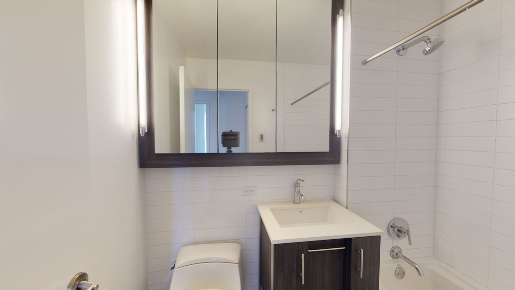 801 Amsterdam Ave - Photo 4