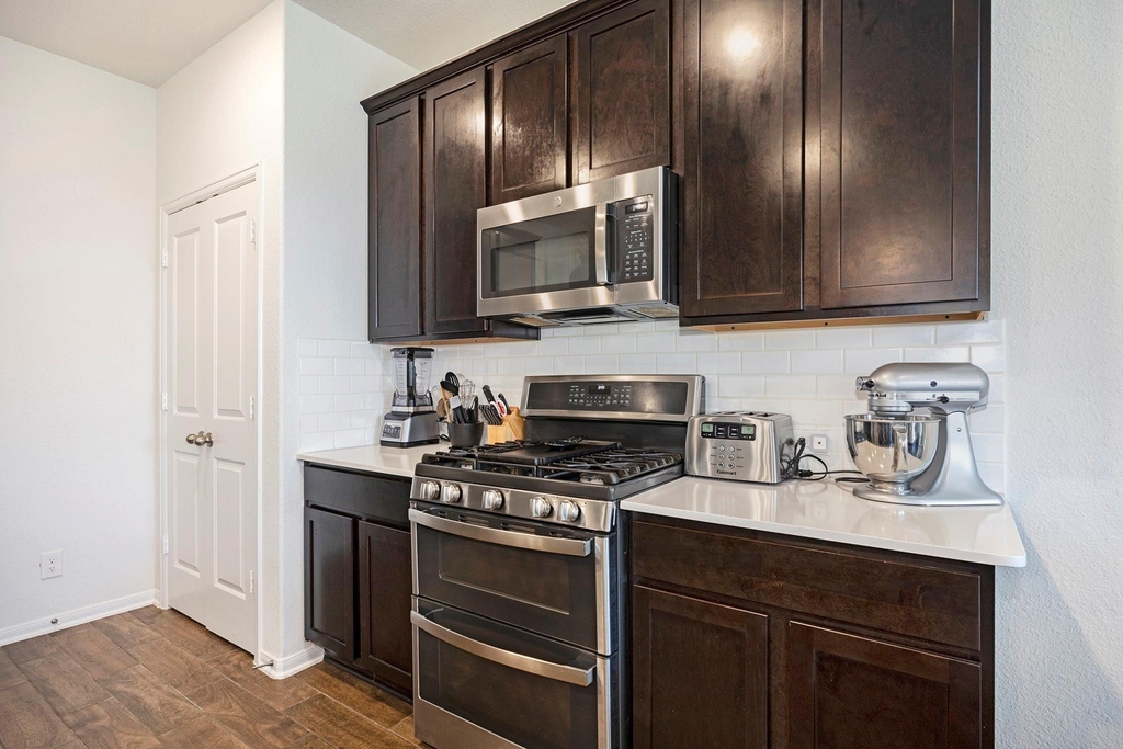 24311 Huntcliff Drive - Photo 11
