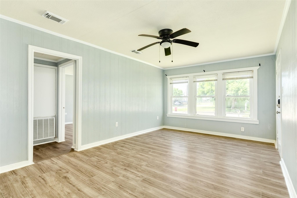 302 W 8th Street - Photo 3